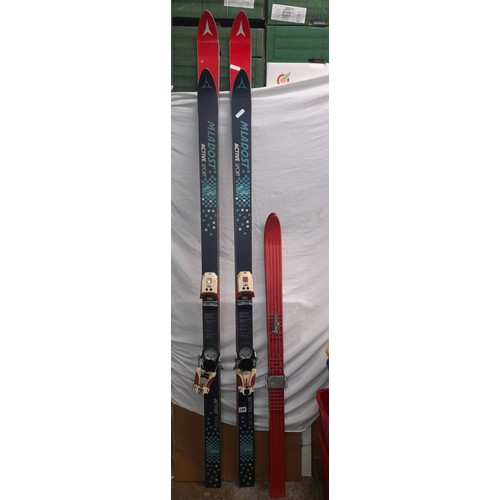 267 - PAIRS OF SKIS AND POLES