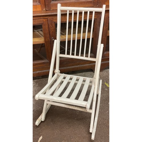 31 - WHITE PAINTED FOLDING STEAMER CHAIR