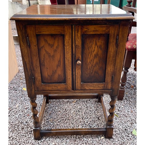 314 - OAK BARLEY TWIST HUTCH CUPBOARD