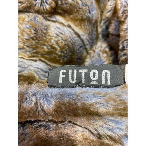 96 - FUR EFFECT FUTON COVER AND SCATTER CUSHIONS