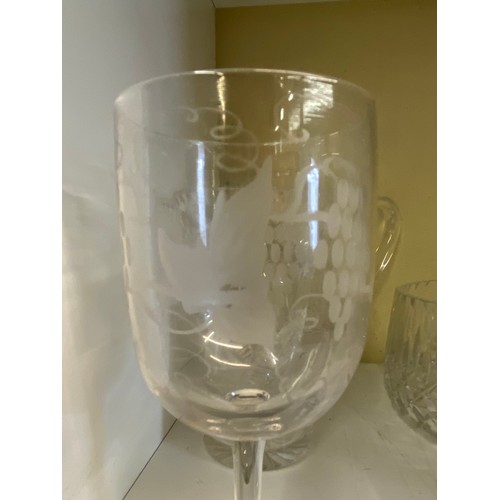 393 - SHELF - CUT GLASS BOWL AND LEMONADE JUG, ETCHED GOBLET AND CLARET JUG A/F, GLASS CUTLERY STRETCHERS