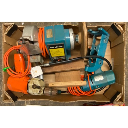 279 - TWO CARTONS OF BLACK AND DECKER AND BOSCH POWER TOOLS INC GRINDER AND RELATED ACCESSORIES