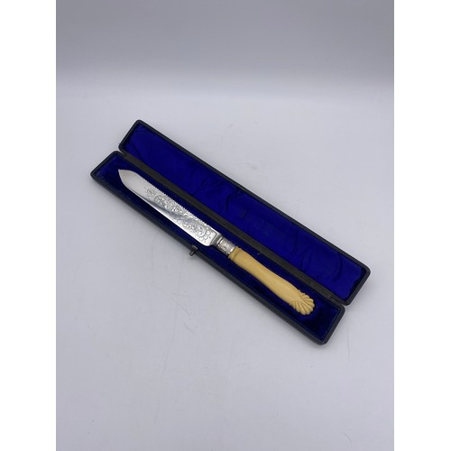 657 - CASED ELECTRO PLATED CAKE KNIFE