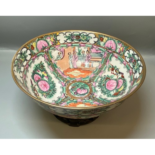 335 - REPRODUCTION CANTON FAMILLE ROSE PUNCH BOWL ON STAND