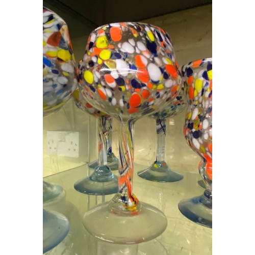 351 - SELECTION OF MOTTLED MULTI COLOUR GLASS GOBLETS AND DRINKING GLASSES