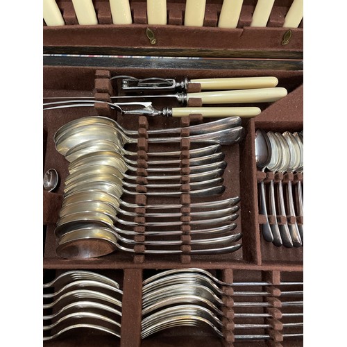 650 - OAK CASED CANTEEN OF PLATED CUTLERY