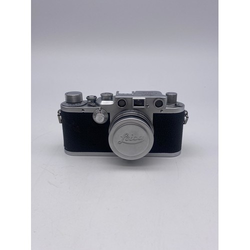 538 - LEICA IIIC CAMERA CIRCA 1947 NUMBER 400734 IN CASE WITH THIRD EDITION POCKET BOOK