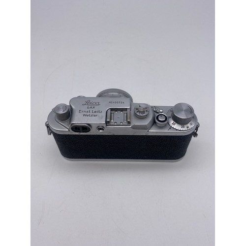 538 - LEICA IIIC CAMERA CIRCA 1947 NUMBER 400734 IN CASE WITH THIRD EDITION POCKET BOOK