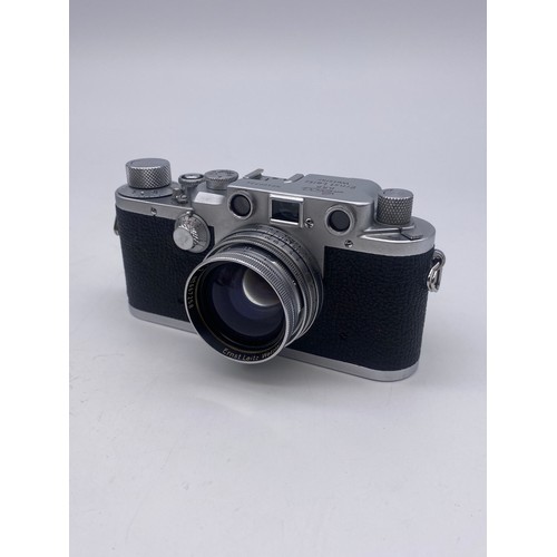 538 - LEICA IIIC CAMERA CIRCA 1947 NUMBER 400734 IN CASE WITH THIRD EDITION POCKET BOOK