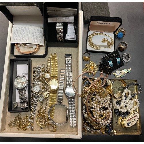 653 - TRAY OF MISCELLANEOUS DRESS WATCHES, 925 SILVER PLATED CHAINS, AND COSTUME JEWELLERY