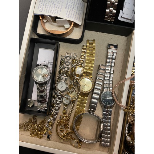 653 - TRAY OF MISCELLANEOUS DRESS WATCHES, 925 SILVER PLATED CHAINS, AND COSTUME JEWELLERY