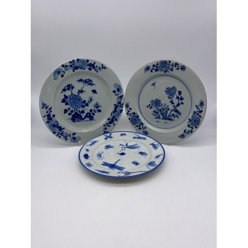 523 - PAIR OF 18TH CENTURY CHINESE BLUE AND WHITE PLATES AND JAPANESE PLATE DECORATED WITH VARIOUS INSECTS