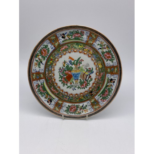 525 - PAIR OF 19TH CENTURY FAMILLE ROSE DECORATED PLATES AND A LATER FAMILLE ROSE CHINESE PLATE