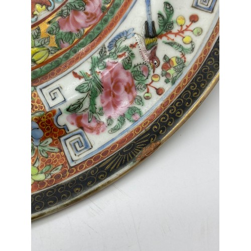 525 - PAIR OF 19TH CENTURY FAMILLE ROSE DECORATED PLATES AND A LATER FAMILLE ROSE CHINESE PLATE