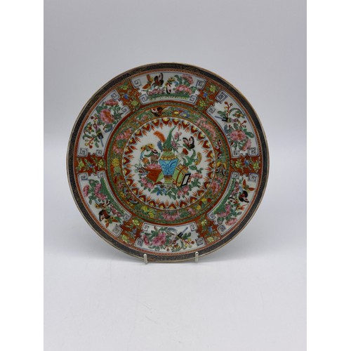 525 - PAIR OF 19TH CENTURY FAMILLE ROSE DECORATED PLATES AND A LATER FAMILLE ROSE CHINESE PLATE