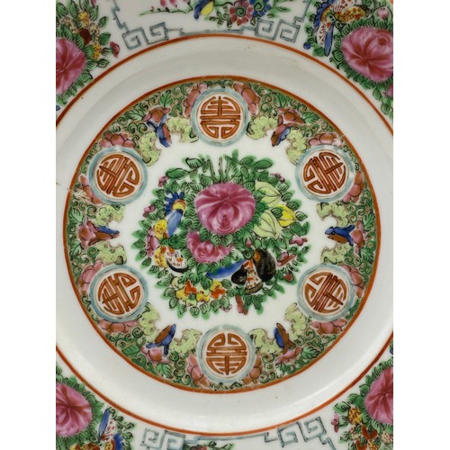 525 - PAIR OF 19TH CENTURY FAMILLE ROSE DECORATED PLATES AND A LATER FAMILLE ROSE CHINESE PLATE