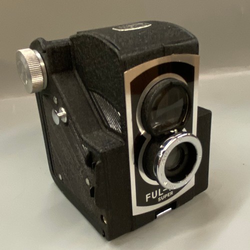 539 - KODAK A120 VEST CAMERA IN LEATHER POUCH, ROSS ENSIGN FUL-VUE CAMERA