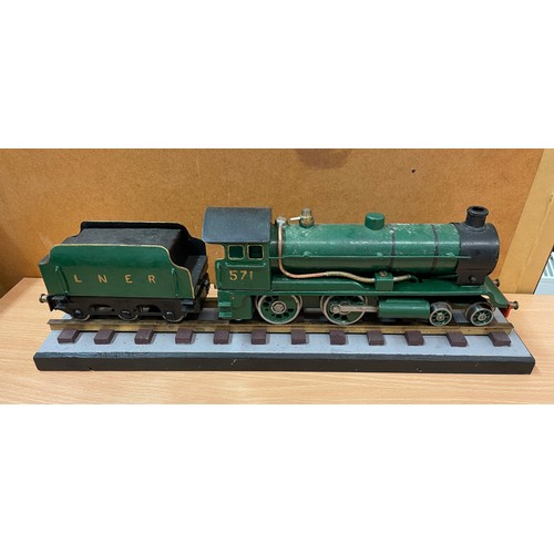 252 - SCRATCH BUILT MODEL OF LNER 571 LOCOMOTIVE AND WAGON ON TRACK PLINTH