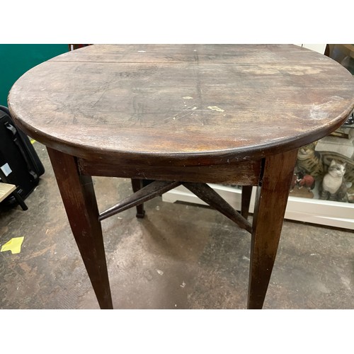 80A - MID 20TH CENTURY CIRCULAR PUBLIC HOUSE TABLE