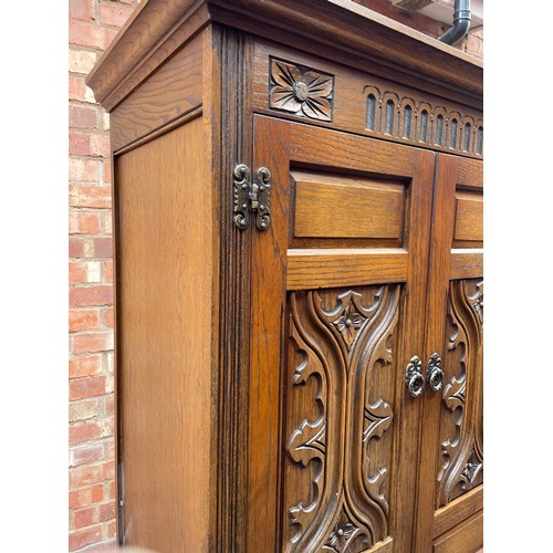 136 - OLD CHARM OAK LINEN FOLD CARVED UPRIGHT DRINKS CABINET