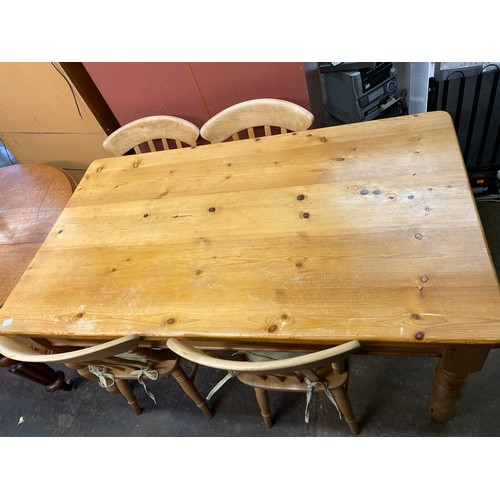 83 - PINE VICTORIAN STYLE FARMHOUSE TABLE AND FOUR SLAT BACK CHAIRS