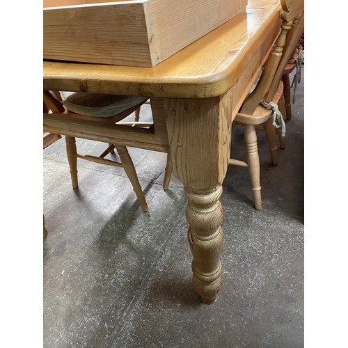 83 - PINE VICTORIAN STYLE FARMHOUSE TABLE AND FOUR SLAT BACK CHAIRS