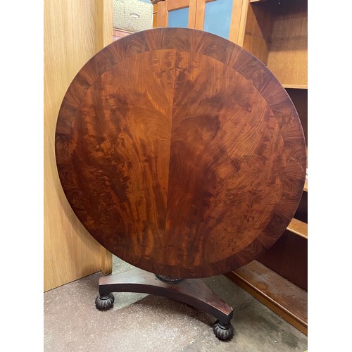 120 - GEORGE IV FLAME MAHOGANY CROSS BANDED CIRCULAR BREAKFAST TABLE WITH GADROONED EDGE ON A CARVED PEDES... 