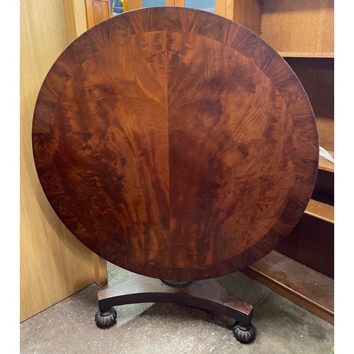 120 - GEORGE IV FLAME MAHOGANY CROSS BANDED CIRCULAR BREAKFAST TABLE WITH GADROONED EDGE ON A CARVED PEDES... 