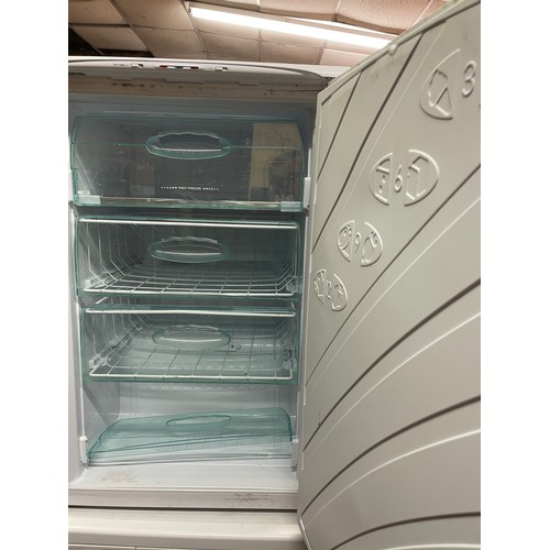 76 - HOTPOINT ICE DIAMOND FREEZER