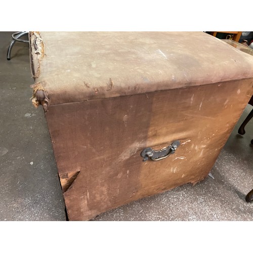 109 - LATE 19TH CENTURY CANVAS COVERED TRUNK ON CASTORS