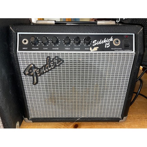 32 - FENDER SIDE KICK 15 GUITAR AMPLIFIER