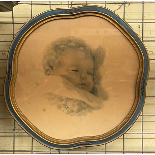 304 - LITHOGRAPHIC PRINT OF THE SMALL CHILD IN SHAPED BLUE GLAZED FRAME