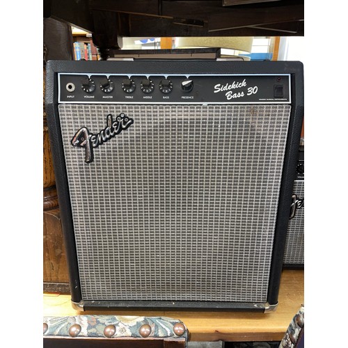 33 - FENDER SIDE KICK BASE 30 GUITAR AMPLIFIER