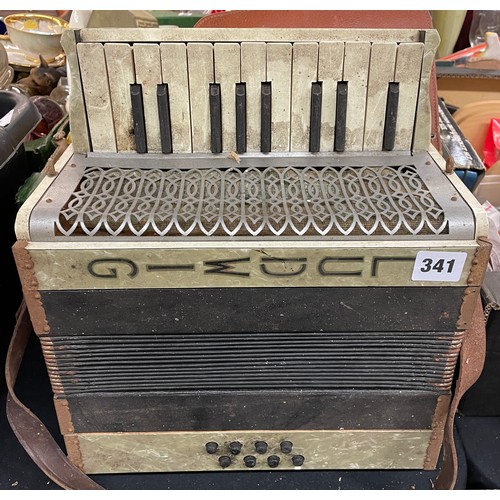 341 - LUDWIG EIGHT BUTTON ACCORDIAN