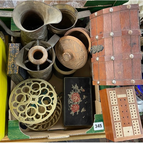 345 - CARTON - BRASS TRIVET, EWER JUGS, CRIBBAGE MARKER AND WOODEN BOX OF DOMINOS