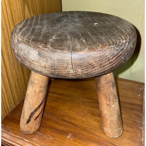 185 - SMALL PRIMITIVE OAK MILKING STOOL