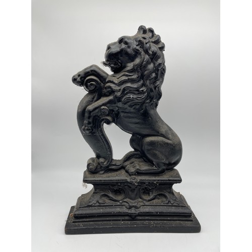 430 - BLACK CAST IRON LION RAMPANT DOOR STOP