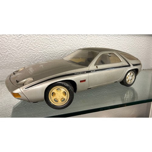 372 - RADIO COMMAND PEUGEOT CAR AND PORCHE CAR TOY