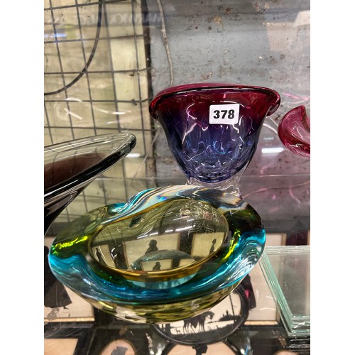 378 - 20TH CENTURY BOHEMIAN AMETHYST AND RUBY GLASS BOWLS AND ETCHED RECTANGULAR GLASS PANELS