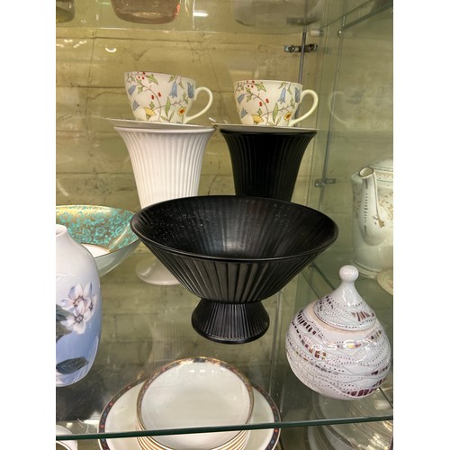 382 - POOLE POTTERY BOWLS, WEDGWOOD RIBBED TAPERED VASES AND BOWL, AND OTHER CERAMICS