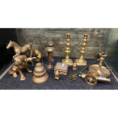 392 - SHELF OF BRASS KNOPPED CANDLE STICKS, CHAMBER STICK, TOASTING FORK AND HORSE AND DOG ANIMAL FIGURES