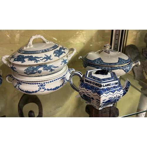 407 - FLO BLUE OVAL TUREEN AND COVER, OTHER BLUE AND WHITEWARE INC GRAVY BOAT AND TEAPOT