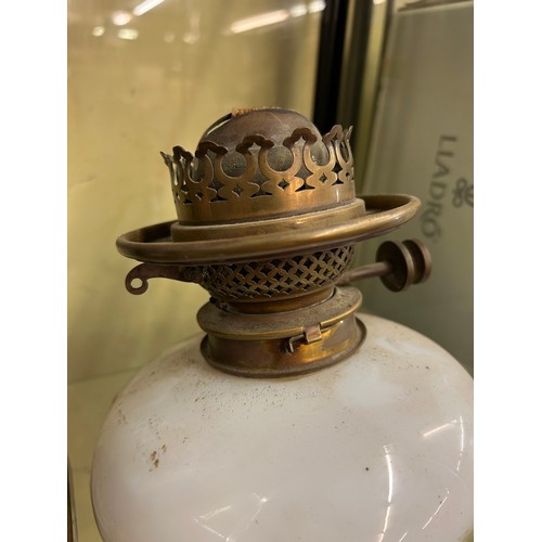 418 - 19TH CENTURY OPAQUE AND FLORAL DECORATED COLUMN OIL LAMP WITH GILT METAL BASE A/F