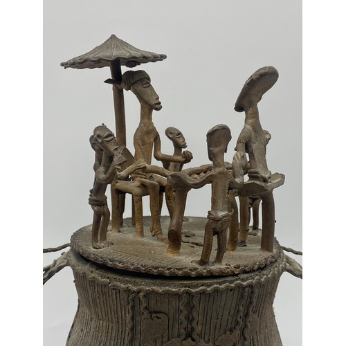 464 - LARGE GHANIAN ASHANTI BRONZE LIDDED KUDUO DECORATED WITH FIGURES