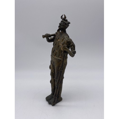 463 - TWO AFRICAN BRONZE FIGURES OF FARMERS