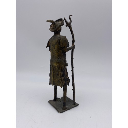 463 - TWO AFRICAN BRONZE FIGURES OF FARMERS