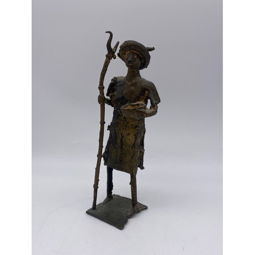 463 - TWO AFRICAN BRONZE FIGURES OF FARMERS