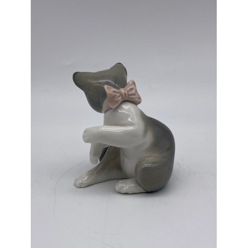 454 - NAO PLAYFUL KITTEN WITH BALL OF STRING AND TWO LLADRO KITTEN GROUPS