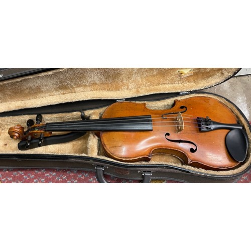 677 - VIOLIN IN CASE BEARS LABEL STAINER