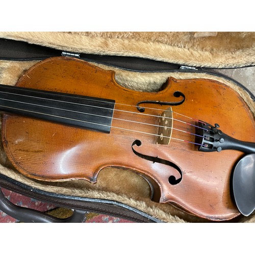 677 - VIOLIN IN CASE BEARS LABEL STAINER